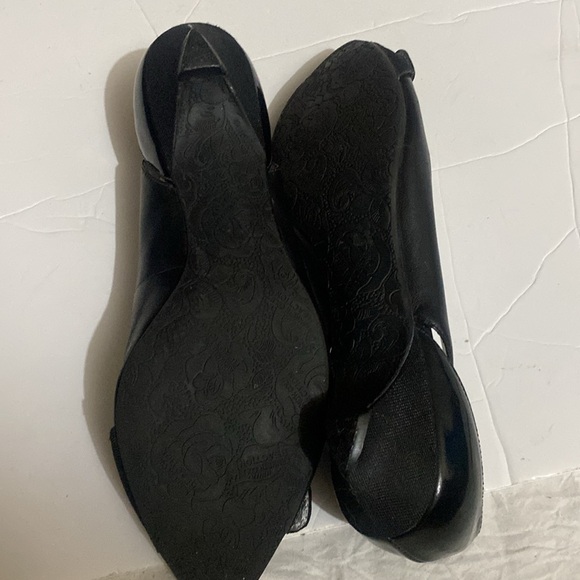 Cute Kenneth Cole reaction black patent and regular leather kitten heels - Picture 4 of 7